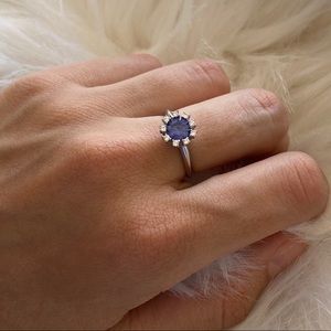 ‼️ Women’s silver ring with blue gemstone size 5